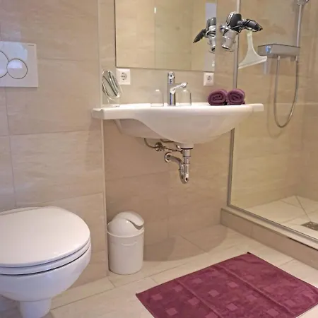 B By Interhome